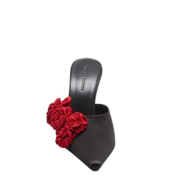 MAGDA BUTRYM RED FLOWER APPLIQUE POINTED MULES IN BLACK SATIN - Image 2