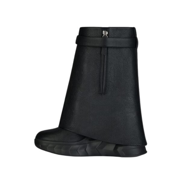 GIVENCHY SHARK LOCK BIKER ANKLE BOOTS IN GRAINED LEATHER - Image 3